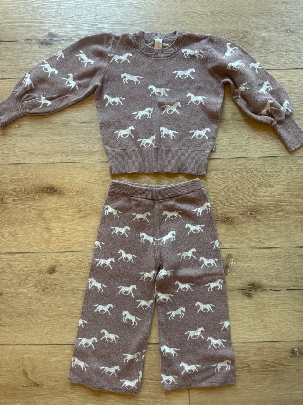 Kids Horse-Print Knit Matching Set in Brown and Cream
